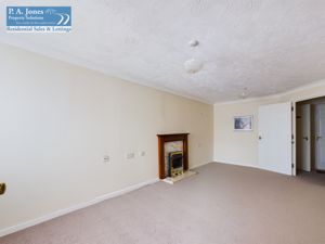 LIVING ROOM- click for photo gallery